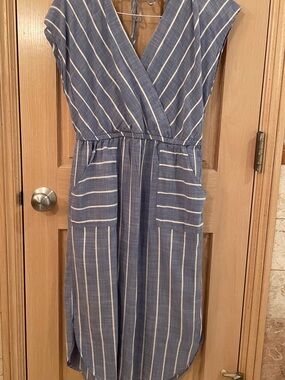Universal Thread Chambray Blue Striped V-Neck Summer Dress